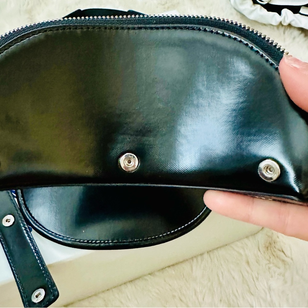 Burberry Black Leather Toiletry Bag Dome Design - Picture 10 of 12
